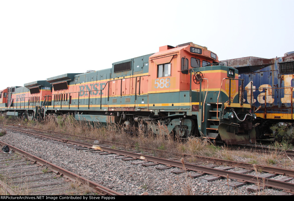 BNSF 588